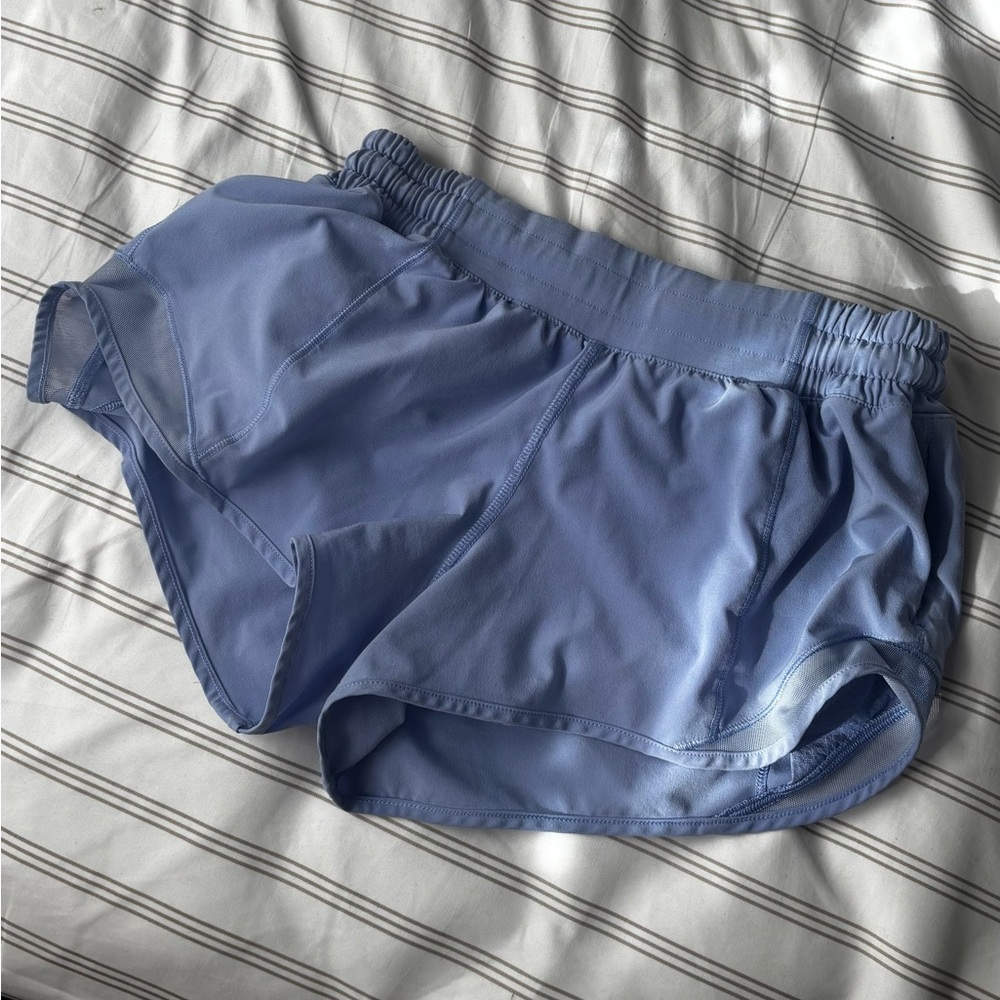 light purple lulu hotty hots size 4 2.5 inseam low rise